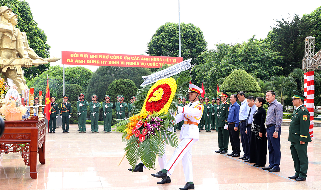 Lễ truy điệu, an táng 23 liệt sĩ quân tình nguyện và chuyên gia Việt Nam hy sinh tại Campuchia